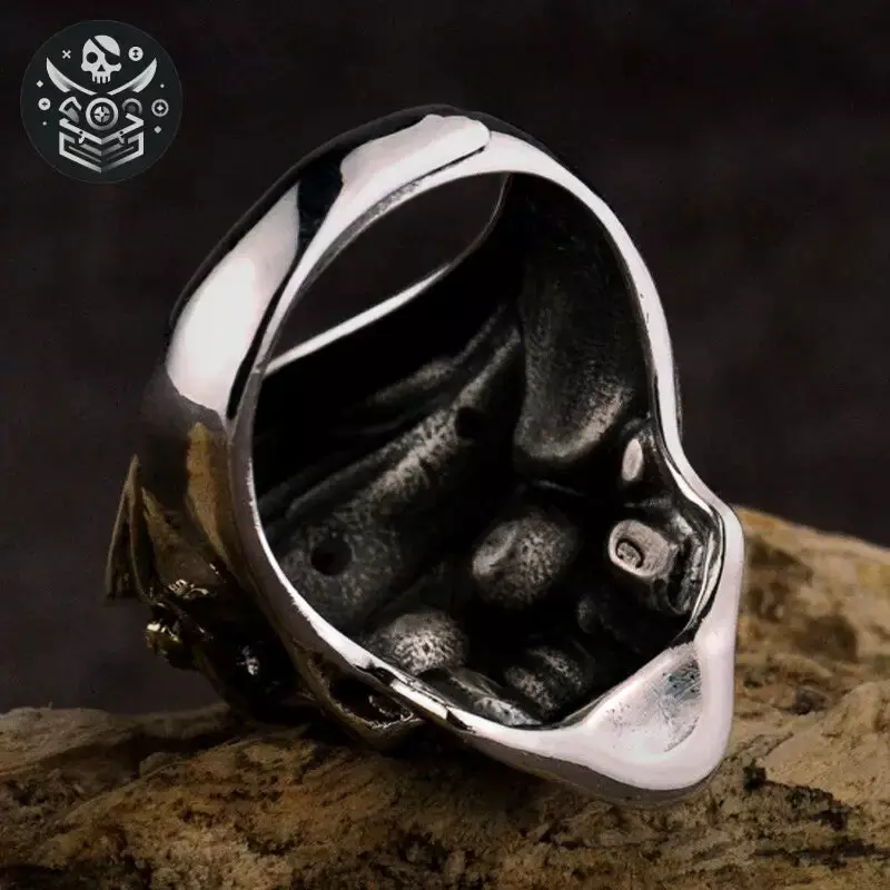 Bague pirate argent massif en forme de crâne avec un intérieur sombre - Taille ajustable