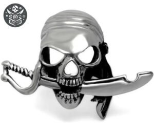 Bague pirate corsaire en acier inoxydable 316L avec détail de crâne métallique et couteau