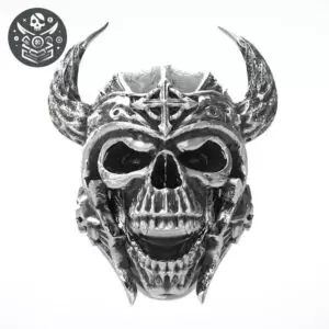 Bague pirate en acier inoxydable 316L avec crâne métallique orné et décoré de cornes