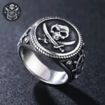 Bague Pirate Tête Mort Sabres Corsaire — Trésor Pirate (vue 2)