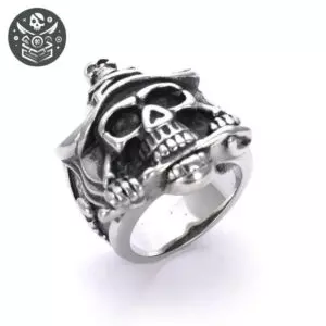 Bague pirate moderne en argent massif 925 avec crâne détaillé et expression menaçante