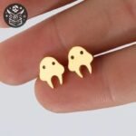 Boucle d&rsquo;Oreille Pirate Crâne Mignon Argent — Trésor Pirate (vue 8)