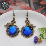 Boucle d&rsquo;Oreille Pirate Crâne Doré Pierre Rouge — Trésor Pirate (vue 3)