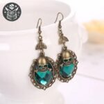 Boucle d&rsquo;Oreille Pirate Crâne Doré Pierre Rouge — Trésor Pirate (vue 6)