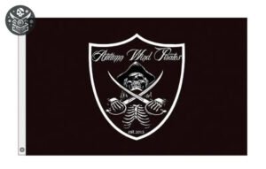 Drapeau pirate avec logo de bouclier crâne et épées pour une décoration d’endroit unique
