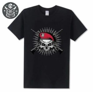T-shirt pirate armée jusqu’aux dents - T-shirt noir avec un crâne en béret rouge et des fusils