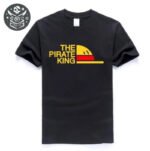 T-shirt Pirate King noir avec logo chapeau jaune, texte ’THE PIRATE KING’ en polycoton HD